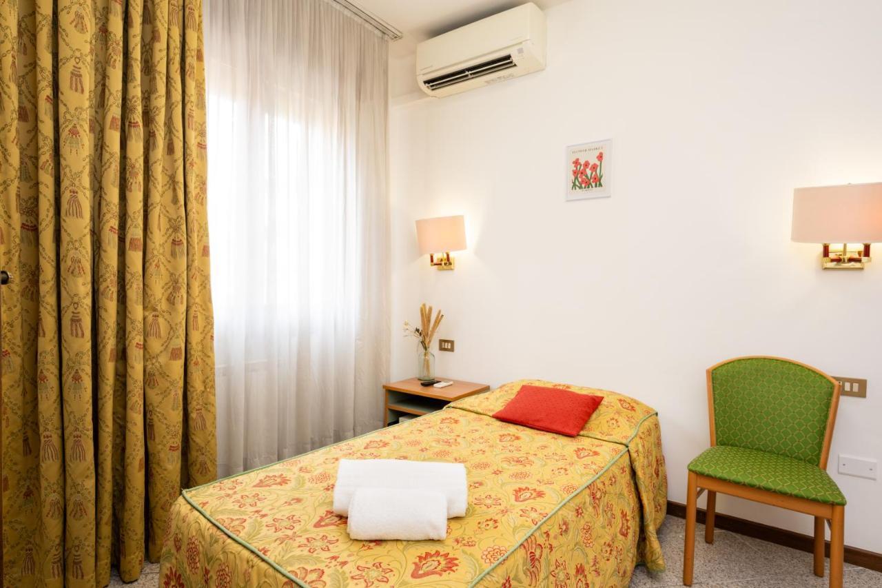 Camelia Rooms Venice Guesthouse Mestre Exterior photo