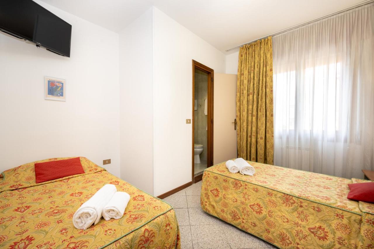 Camelia Rooms Venice Guesthouse Mestre Exterior photo