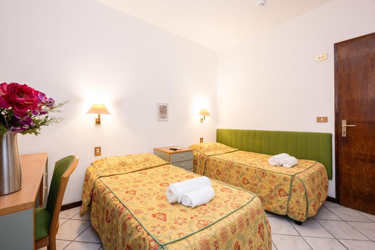 Camelia Rooms Venice Guesthouse Mestre Exterior photo